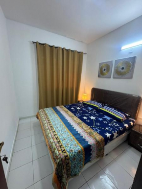 Shared Master Bedroom in center of Burdubai